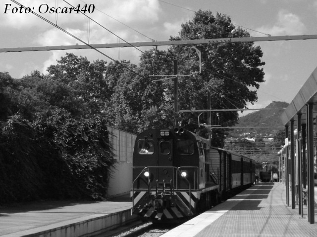 Arribada del "Montserrat Classic Express" a l´estació de Sant Boi de Llobregat. Foto: Oscar440. Prohibida la reproducció de la foto sense el permís previ de l´autor.
